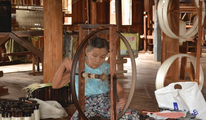 In Phaw Khone Weaving Workshops