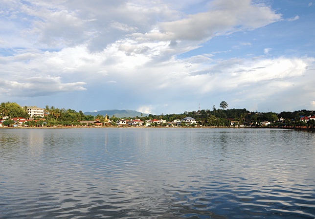 Naung Tong Lake