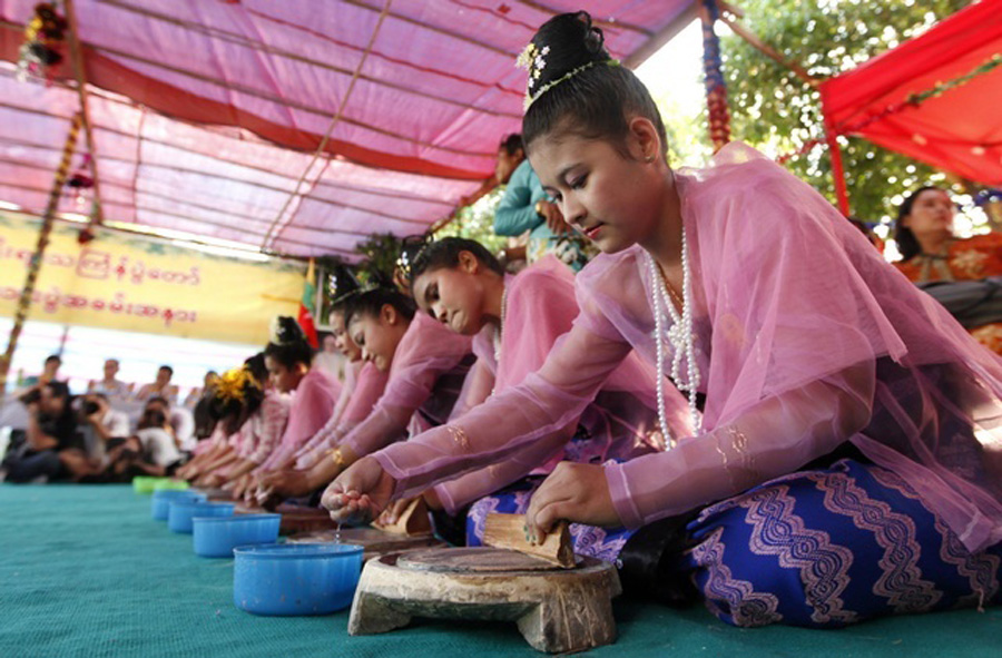 Thanakha Grinding Festival